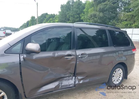 2013 Toyota Sienna Xle/Limited z USA, uszkodzony, nr VIN 5TDYK3DC8DS386897